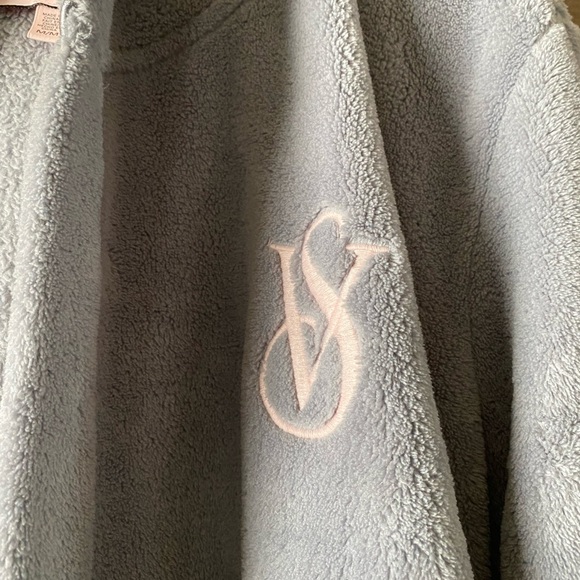 Victoria’s Secret Robe - Picture 4 of 8